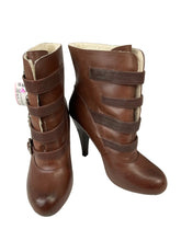 Load image into Gallery viewer, Size 9 Giani Bini Boot Heels
