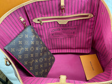 Load image into Gallery viewer, Pre-Owned LV Neverfull Handbag w/ Box / Dustbag
