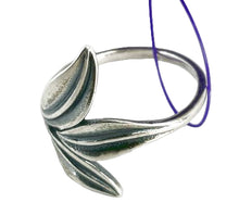 Load image into Gallery viewer, James Avery Size 10 Retired Sterling Silver Leaf
